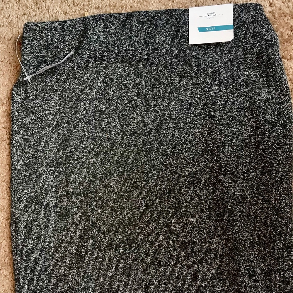 Long gray knit old navy skirt NWT - Picture 4 of 4